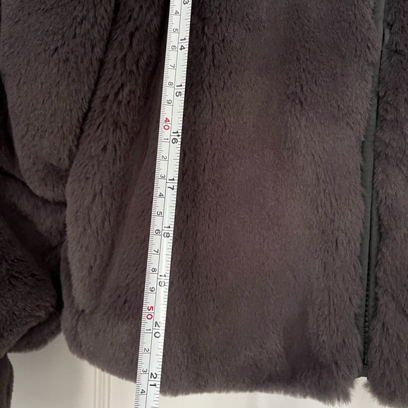 Patagonia Women’s High Pile Pelage Zip Jacket - Picture 6 of 11